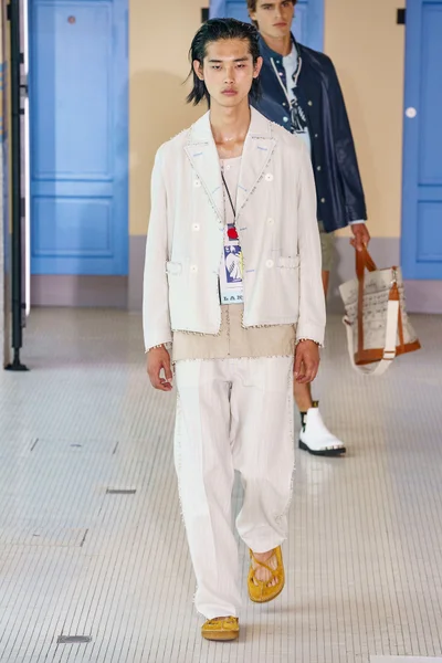 Look 30
